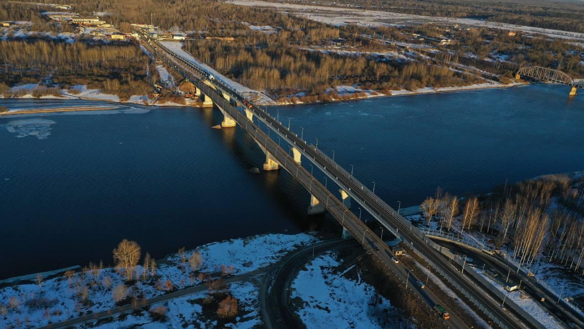 Открыт мост через Волхов.