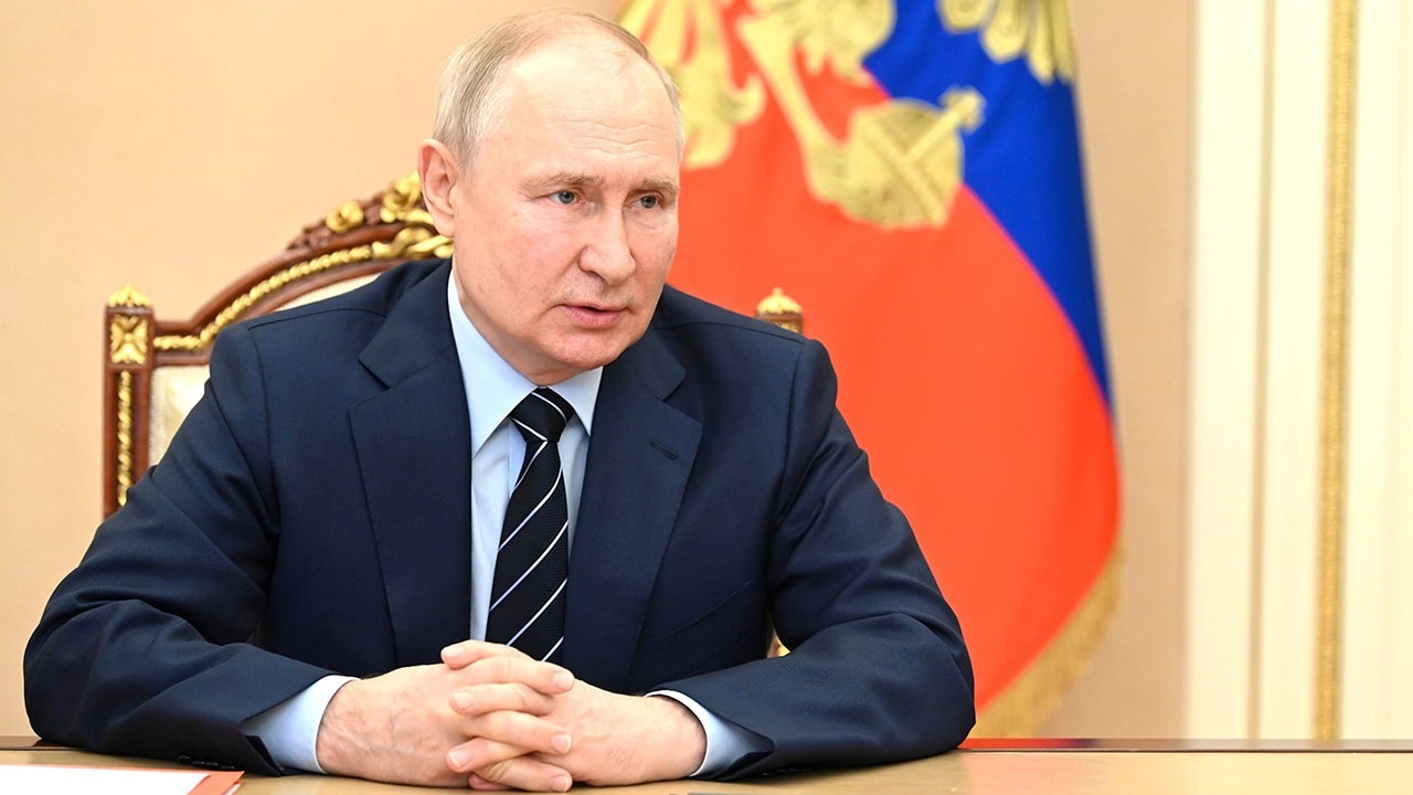 Путин поручил завершить работу над зачетом в стаж отпусков по уходу за детьми.