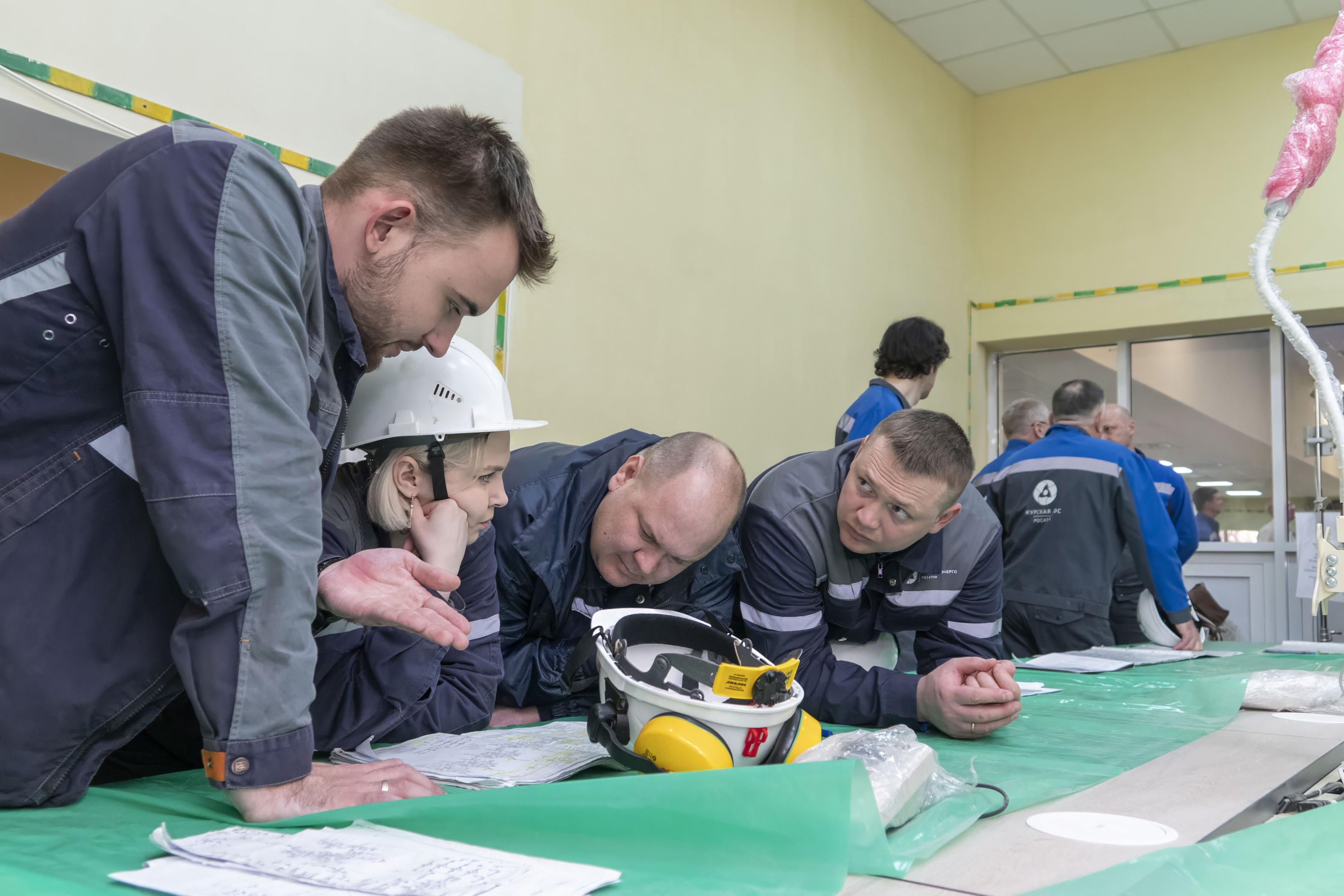  Российские атомщики обменялись на площадке Курской АЭС опытом по вводу в эксплуатацию новых блоков .