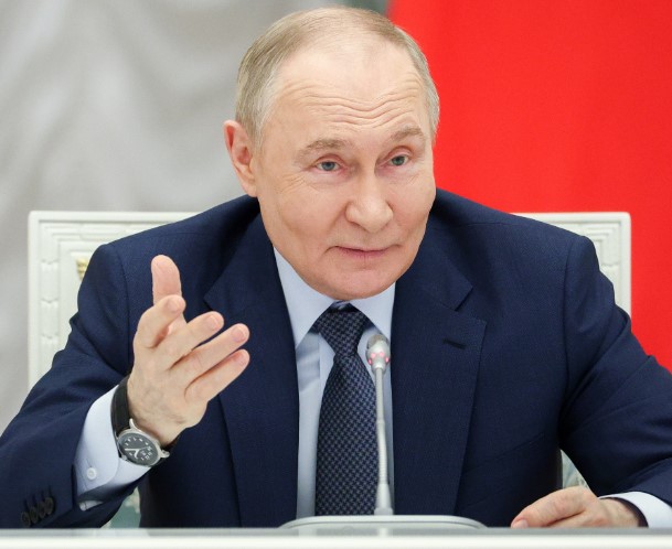 Путин дал старт второму сезону конкурса &quot;Это у нас семейное&quot;.