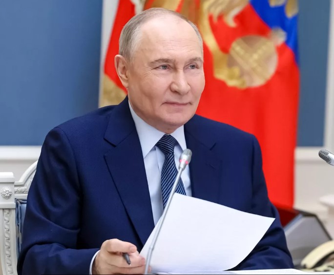 Путин призвал создавать особые условия для многодетных семей.