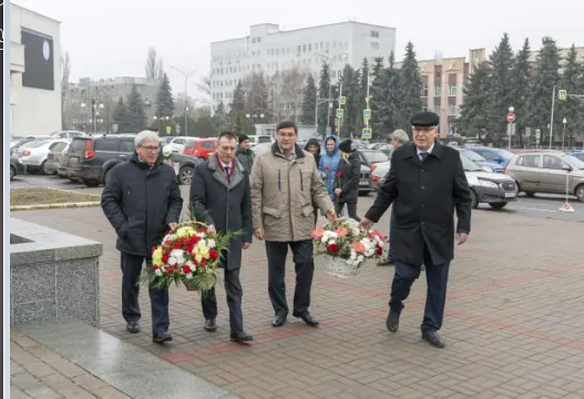 Жители города-спутника Курской АЭС отметили 122-ю годовщину со дня рождения великого ученого-физика И.В.Курчатова.