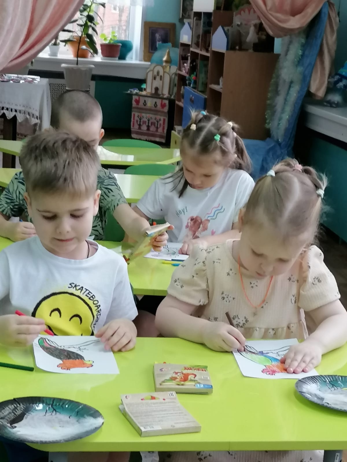 Дошкольное образование.  &quot;Попугай - попугай, весело танцует. Попугай - попугай,пляшет и балует!&quot;.