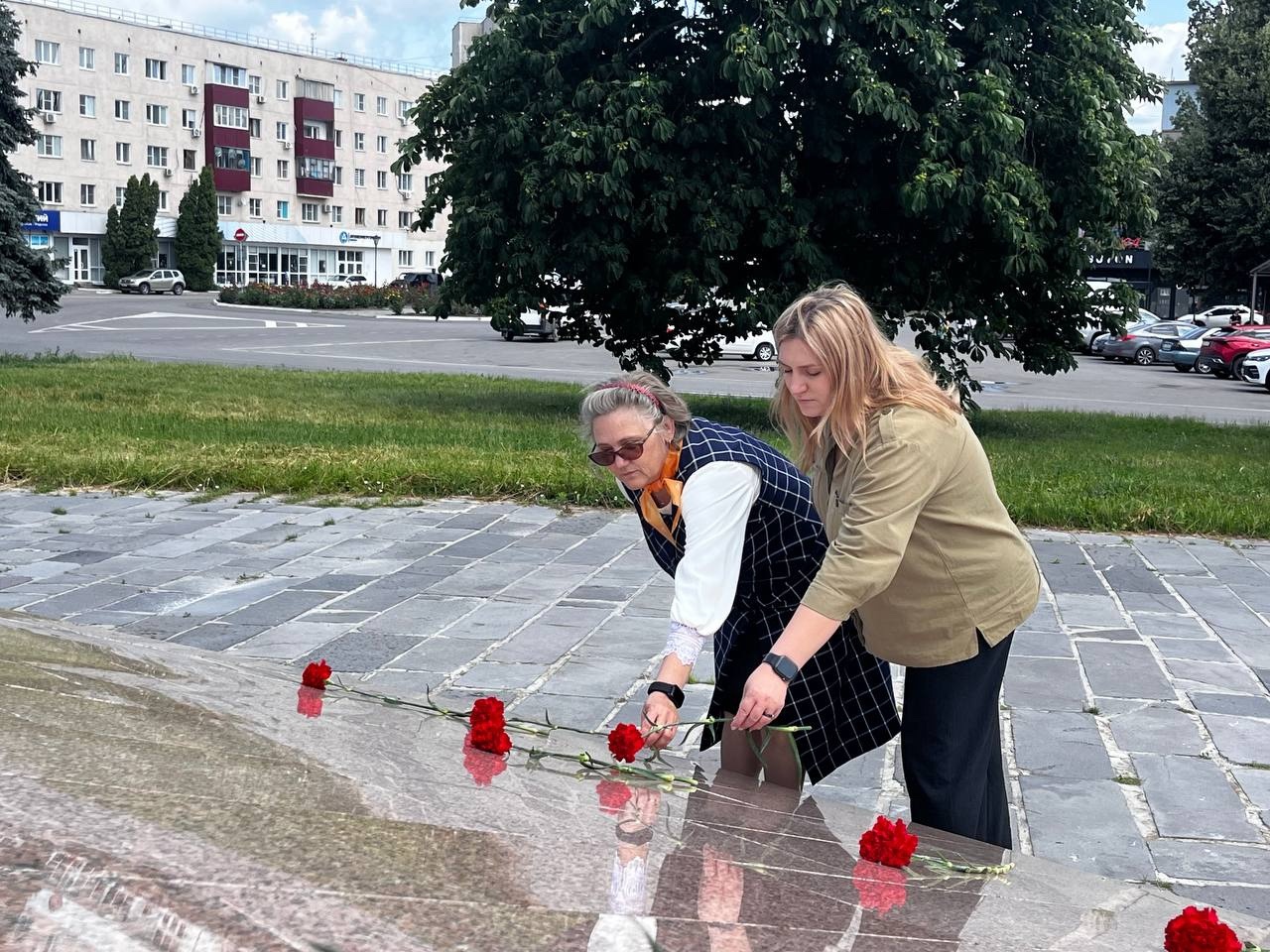 Гимназия №1 г.Курчатова Центр детских инициатив. МИТИНГ-РЕКВИЕМ &quot;ПАМЯТЬ СИЛЬНЕЕ ВРЕМЕНИ&quot;.