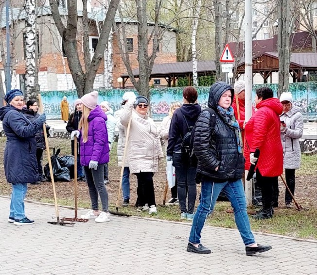  Весенняя генеральная уборка города: на проспекте стало чисто….