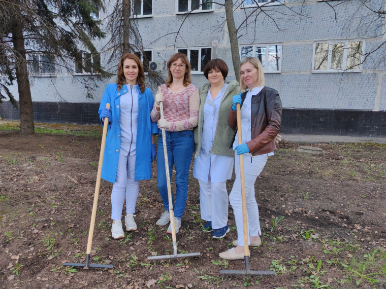 Большой субботник состоялся в медсанчасти. Большой субботник состоялся в медсанчасти.
